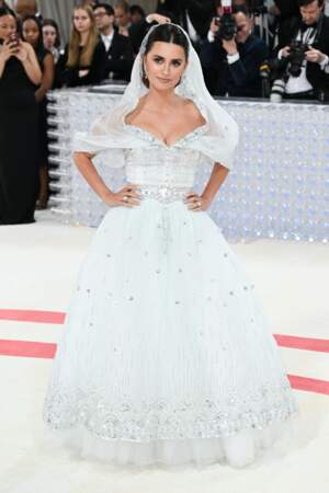 Penelope Cruz en robe de mariée Chanel à la soirée du "MET Gala 2023" à New York