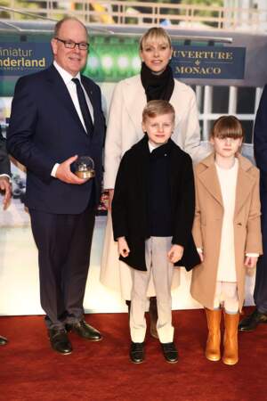 Albert et Charlène de Monaco étaient entourés de leurs enfants,  lors de l'ouverture de la section Monaco au musée Miniatur Wunderland, à Hambourg, le 25 avril 2024