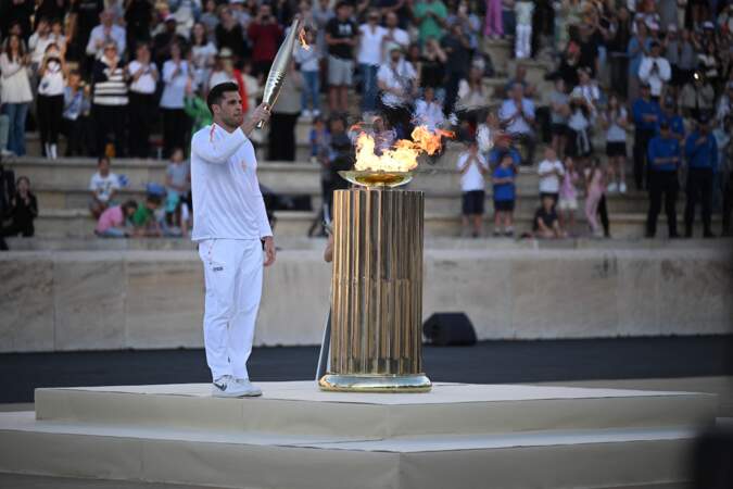 Passation de la flamme olympique de la Grèce à la France au stade panathénaïque d’Athènes, en Grèce le 26 avril 2024