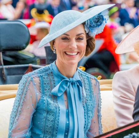 Kate Middleton en bleu clair à fleur