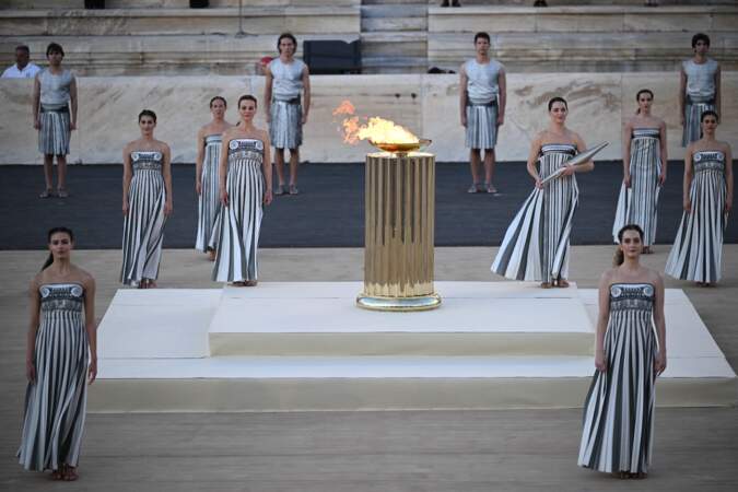 Passation de la flamme olympique de la Grèce à la France au stade panathénaïque d’Athènes, en Grèce le 26 avril 2024