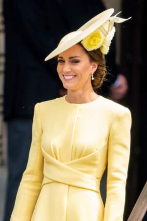 Kate Middleton en jaune pâle