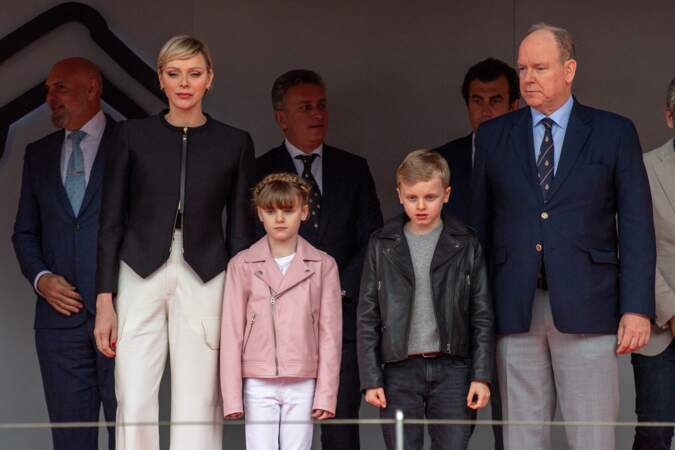 La Princesse Charlene, la Princesse Gabriella de Monaco, le Prince Jacques Monaco et le Prince Albert II de Monaco sur le podium du E-Prix, le 27 avril 2024.