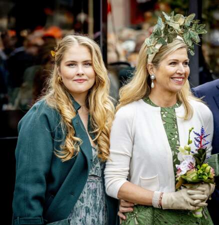 La princesse Catharina-Amalia et la reine Maxima des Pays-Bas, lors de la 11ᵉ Fête du Roi 2024 à Emmen, province de Drenthe, le 27 avril 2024