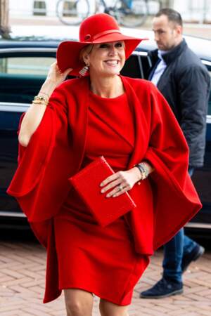 La reine Maxima des Pays-Bas ose le rouge