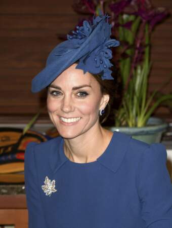 Kate Middleton porte un chapeau bleu Lock & Co