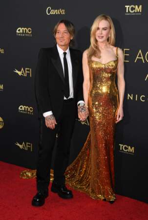 Nicole Kidman et son mari Keith Urban main dans la main à la 49ème soirée des "AFI Life Achievement Award" au Dolby Theatre à Hollywood, le 27 avril 2024.