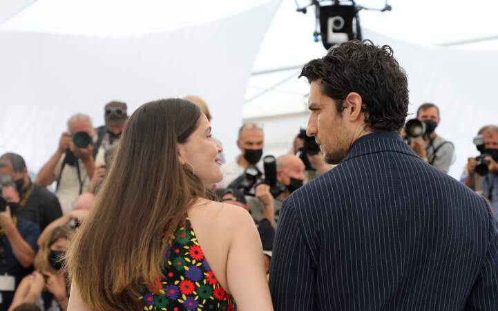 Louis Garrel et Laetitia Casta durant le photocall du film “La croisade” au festival de Cannes, le 12 juillet 2021