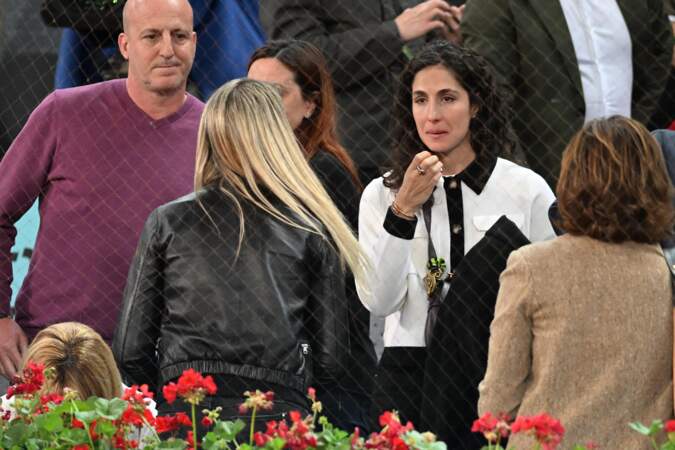 La soeur de Rafael Nadal cherche du réconfort auprès de la femme de champion au Tournoi de tennis de Madrid (Mutua Madrid Open) le 30 avril 2024.