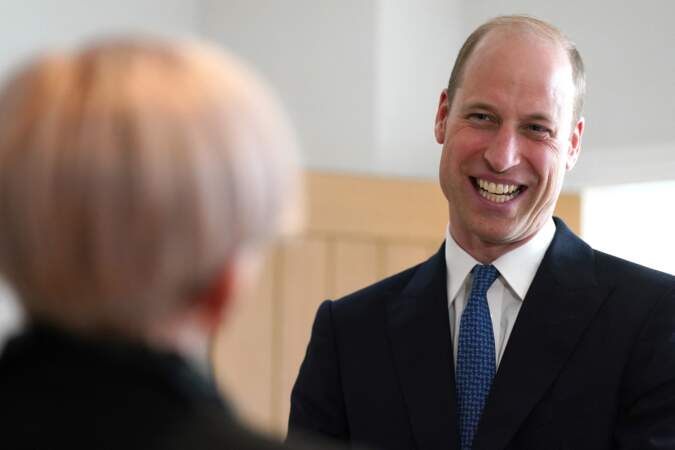 Le prince William donne de sa personne au James' Place à Newcastle en allant à la rencontre de chaque personne présente, le 30 avril 2024