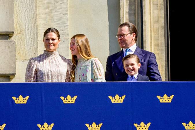 La princesse Victoria de Suède, le prince Daniel de Suède, la princesse Estelle de Suède et le prince Oscar de Suède lors des célébrations du 78ème anniversaire du roi de Suède dans la cour du Palais Royal de Stockholm, le 30 avril 2024.