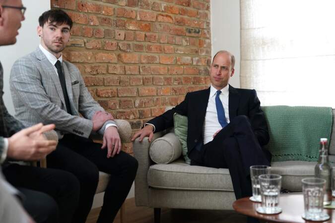 Le prince William visite un centre de prévention du suicide proposant une thérapie gratuite aux hommes suicidaires du Nord-Est à Newcastle, le 30 avril 2024