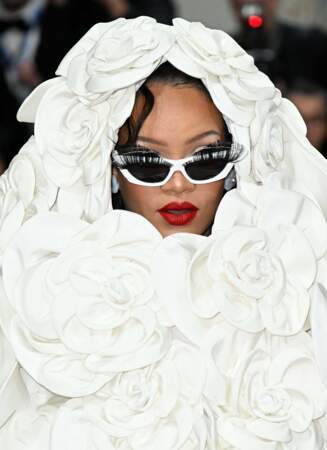 Rihanna, ultra-looké, au Met Gala au Metropolitan Museum of Art de New York, le 1ᵉʳ mai 2023