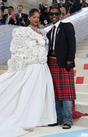 Rihanna et son compagnon Asap Rocky, au Met Gala au Metropolitan Museum of Art de New York, le 1ᵉʳ mai 2023