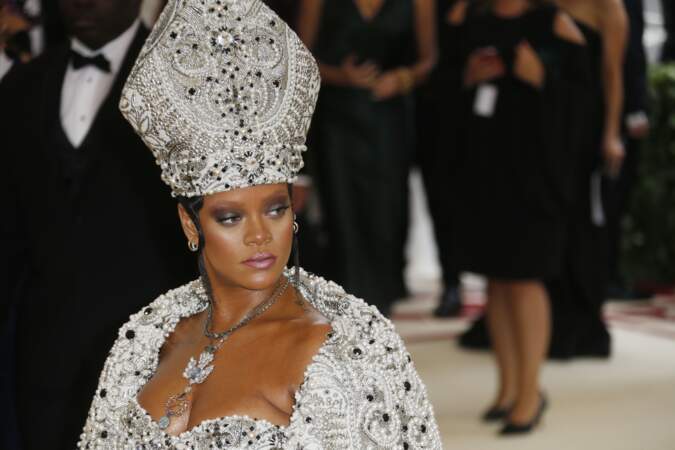 Rihanna au Met Gala, à New York, sur le thème “Heavenly Bodies: Fashion and the Catholic Imagination”, le 7 mai 2018