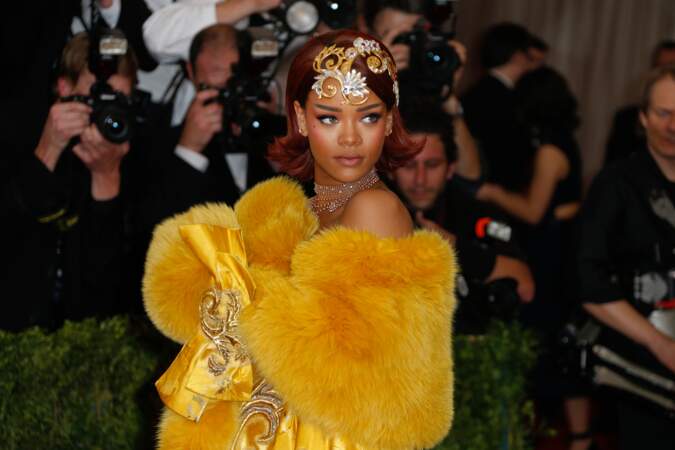 Rihanna a misé sur des souliers Christian Louboutin lors du Met Gala, au Metropolitan Museum, à New York, le 4 mai 2015