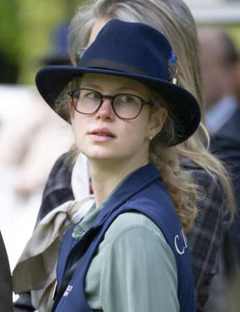 Lady Louise Windsor porte un chapeau au "Royal Windsor Horse Show 2024" à Windsor, le 4 mai 2024