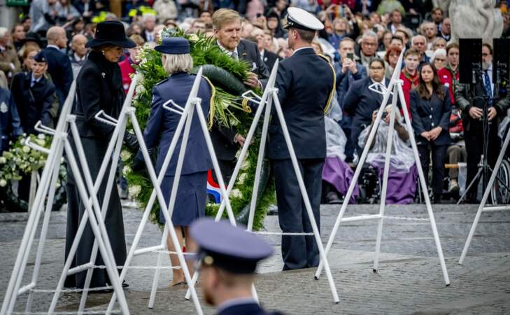 Le roi Willem-Alexander et la reine Maxima des Pays-Bas recueillis lors de la Journée commémorative nationale 2024 