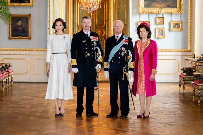 Le roi Frederik X de Danemark, La reine Mary de Danemark, Le roi Carl XVI Gustav de Suède et La reine Silvia de Suède ont posé ensemble devant les photographes.