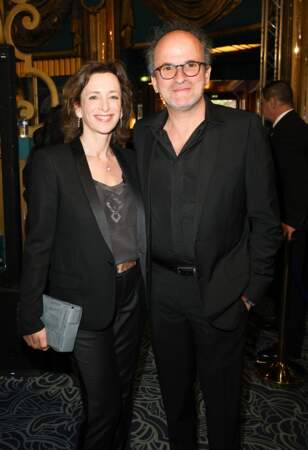 Lionel Abelanski et sa femme Nathalie à la 35ème cérémonie des Molières, aux Folies Bergère, à Paris, le 6 mai 2024. 