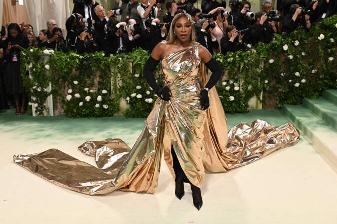 Serena Williams flamboyante arborait des bijoux Messika et une montre Audemars Piguet sur le photocall du "MET Gala 2024" au Metropolitan Museum à New York