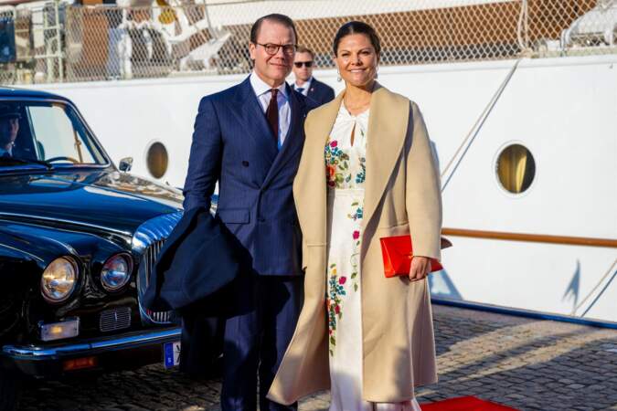 Victoria de Suède et son époux ont assisté à une réception et à un concert sur le Royal Yacht Dannebrog, marquant le dernier jour de la première visite d'État des souverains danois en Suède. 