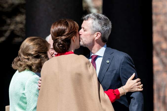 Le couple royal de Danemark très démonstratif lors du déjeuner à la mairie de Stockholm avec la famille royale de Suède, à l'occasion de leur voyage officiel en Suède.