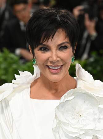 Kris Jenner fait sensation devant les photographes 