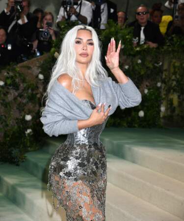 Kim Kardashian radieuse lors de son apparition au Met Gala 2024