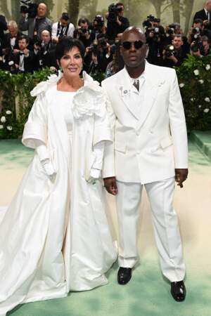 Kris Jenner prend la pose avec son compagnon, Corey Gamble, sur le tapis rouge du Met Gala 2024