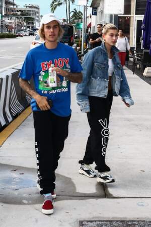 Justin et Hailey sortent de l'hôtel The Setai pour se rendre au cinéma à Miami, le 11 juin 2018