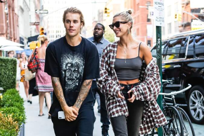 Hailey et Justin à la sortie du salon de coiffure Cutler Hair à New York, le 8 août 2018