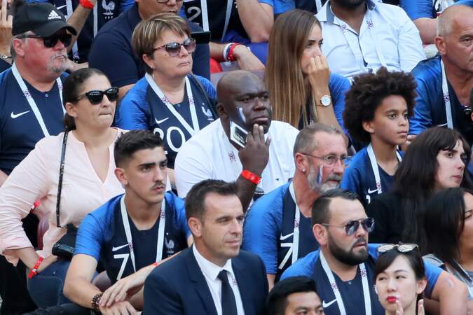 Fayza Lamari, Wilfrid et Ethan Mbappé assistent au match de la coupe du monde opposant la France au Danemark, au stade Loujniki à Moscou, le 26 juin 2018