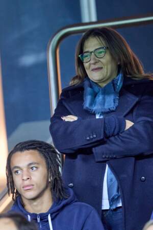 La mère de Kylian Mbappé et son fils Ethan Mbappé lors du match retour de la Ligue des Champions 2022 opposant le PSG et Benfica, au Parc des Princes à Paris, le 11 octobre 2022