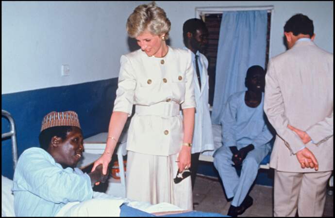 Charles et Diana visitent le Molai Centre, une léproserie et un village de réhabilitation à Maiduguri, au Nigeria