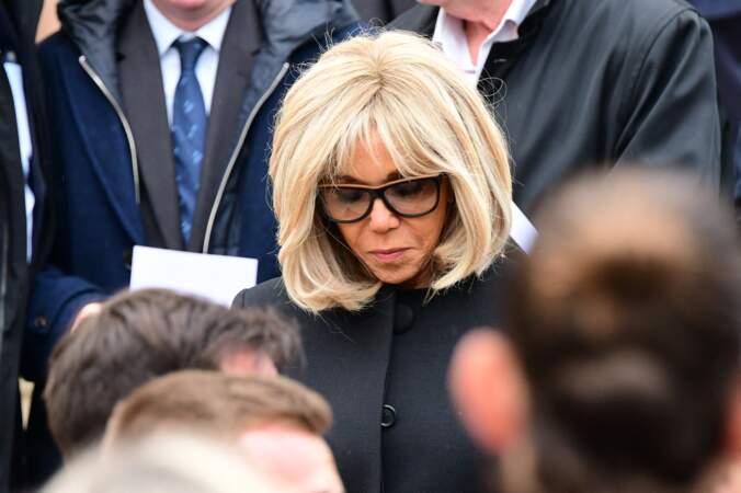 La Première dame Brigitte Macron lors des obsèques du journaliste et homme de lettres Bernard Pivot en l'église du christ à Quincié-en-Beaujolais, France, le 14 mai 2024.