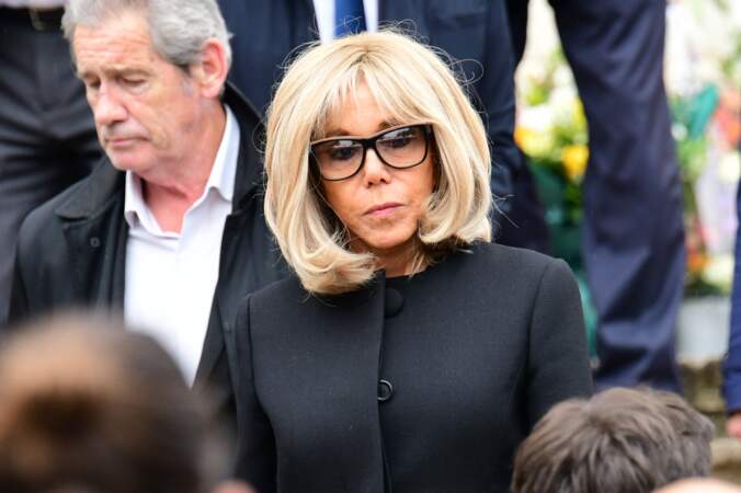 Brigitte Macron lors des obsèques du journaliste et homme de lettres Bernard Pivot en l'église du christ à Quincié-en-Beaujolais, France, le 14 mai 2024.