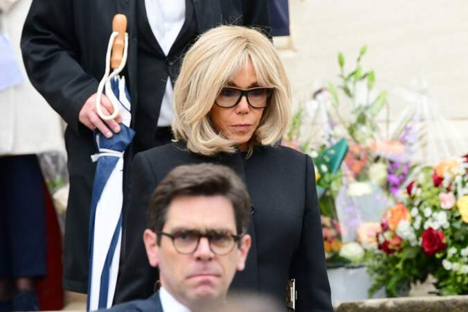 Brigitte Macron lors des obsèques du journaliste et homme de lettres Bernard Pivot en l'église du christ à Quincié-en-Beaujolais, France, le 14 mai 2024.