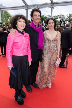 Jack Lang, aux côtés de son épouse et de sa petite-fille Anna, à la montée des marches du film "Le deuxième acte", pour la cérémonie d’ouverture du 77ème Festival International du Film de Cannes, le 14 mai 2024.