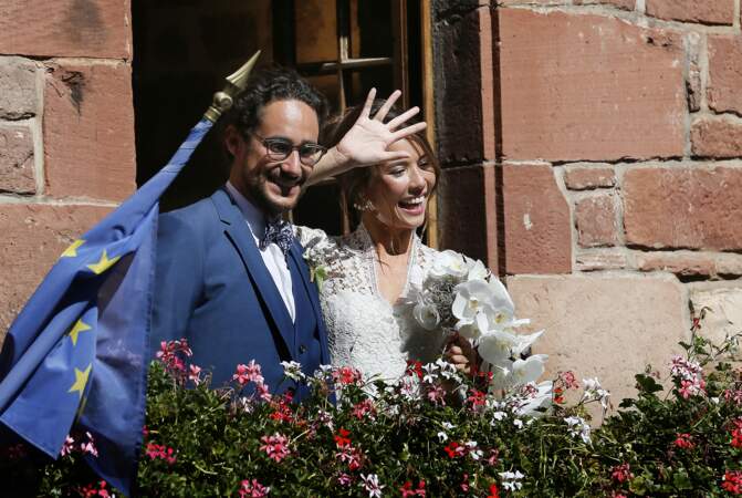 Heureux, les mariés ont salués leurs proches depuis le balcon de la mairie de Meyssac en Corrèze.