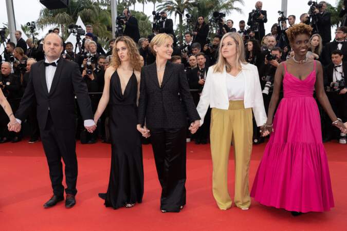 Judith Godrèche au côté de sa fille Tess sur le tapis rouge du Festival de Cannes, le 15 mai 2024