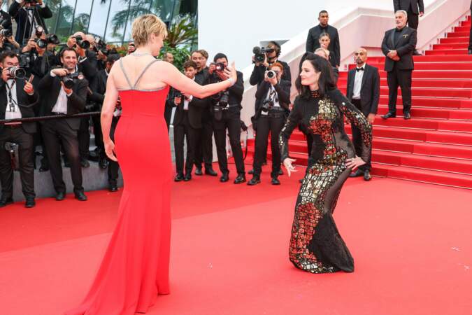 Greta Gerwig et Eva Green complices sur le tapis rouge du Festival de Cannes, le 15 mai 2024