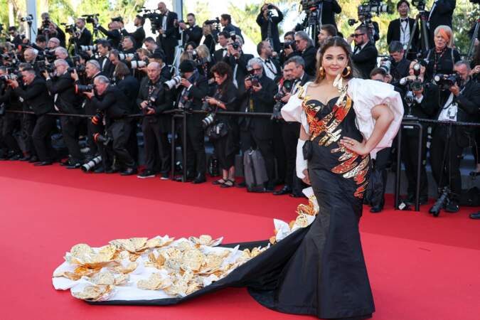 Aishwarya Rai venue assister à la projection du film Megalopis au Festival de Cannes, le 16 mai 2024