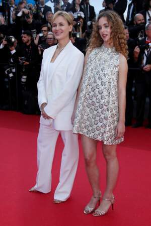 Judith Godrèche et sa fille Tess sur le tapis rouge du Festival de Cannes, le 17 mai 202'