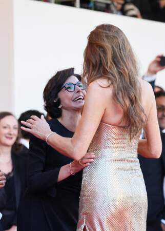 Chaleureuses retrouvailles entre Rachida Dati et Carla Bruni sur le tapis rouge du Festival de Cannes, le 18 mai 2024