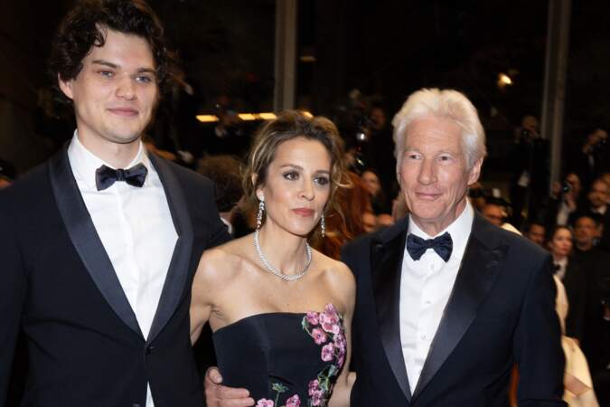 Homer James Gere accompagnait son père Richard Gere et sa belle-mère Alejandra Silva sur le tapis rouge du Festival de Cannes le 17 mai 2024