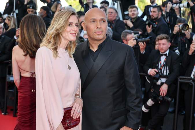 Eric Judor et sa femme sur le tapis rouge du film Emilia Pérez au Festival de Cannes, le 18 mai 2024
