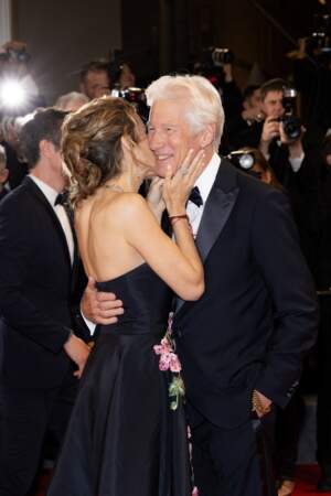 Plus amoureux que jamais, Richard Gere et son épouse Alejandra Silva étaient présents au Festival de Cannes, le 17 mai 2024