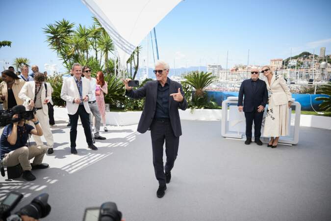 Richard Gere immortalise son passage au Festival de Cannes, le 18 mai 2024