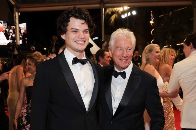 Richard Gere était visiblement heureux d'être accompagné de son fils Homer James Gere pour fouler le tapis rouge du festival de Cannes le 17 mai 2024